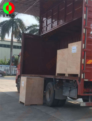越南客戶訂購的水產(chǎn)加工設(shè)備裝車發(fā)貨，按期交付！