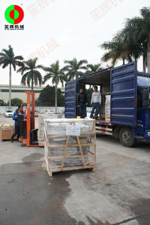 魚(yú)蝦采肉機(jī)和一批蔬果類(lèi)食品加工處理機(jī)械裝車(chē)出貨！