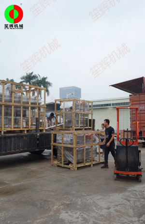 提升輸送機(jī)、渦流洗菜機(jī)、毛刷清洗去皮機(jī)等設(shè)備交付客戶！
